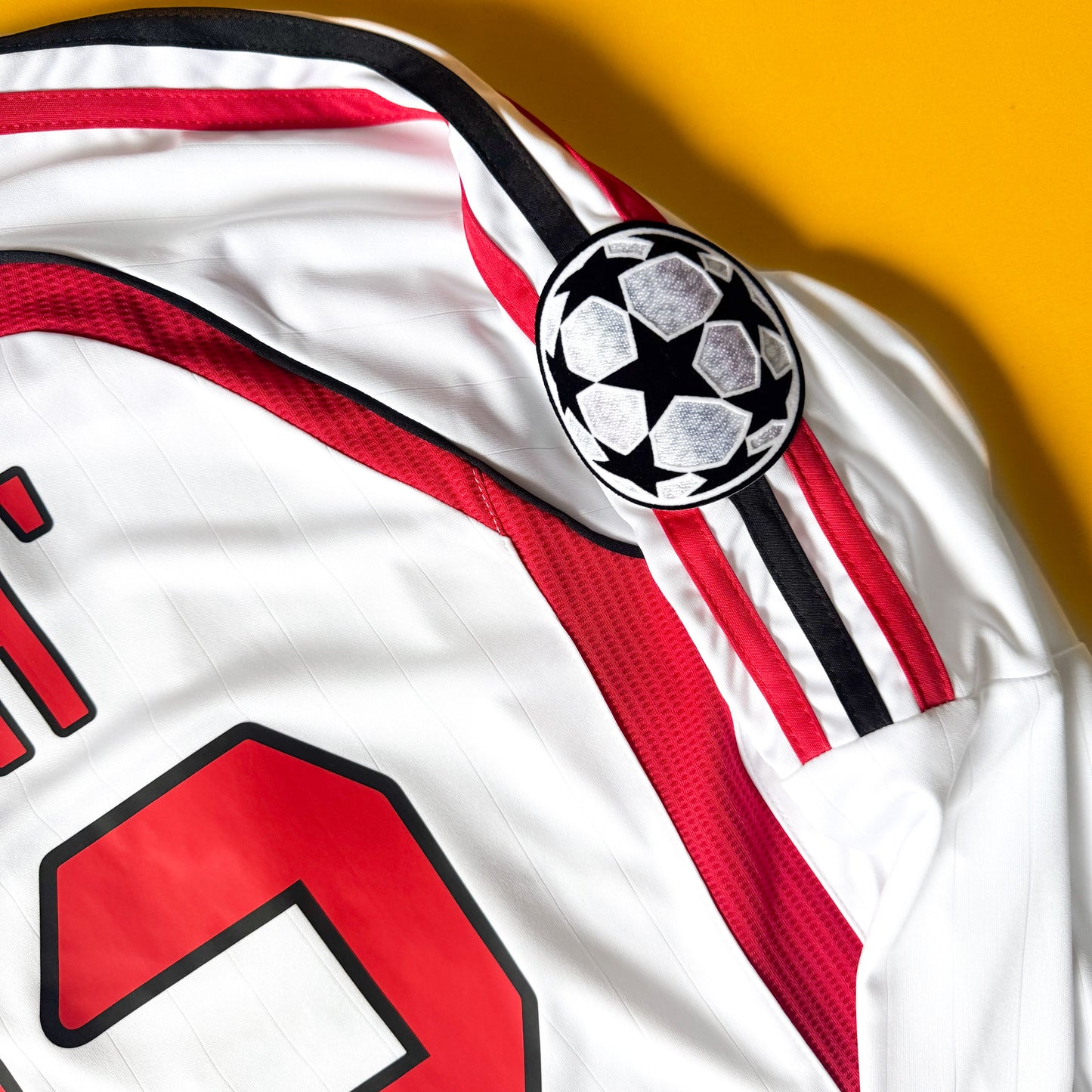 AC MILAN RETRO JERSEY 2007/08 LONG SLEEVE WHITE KAKÁ 22 WITH PATCHES