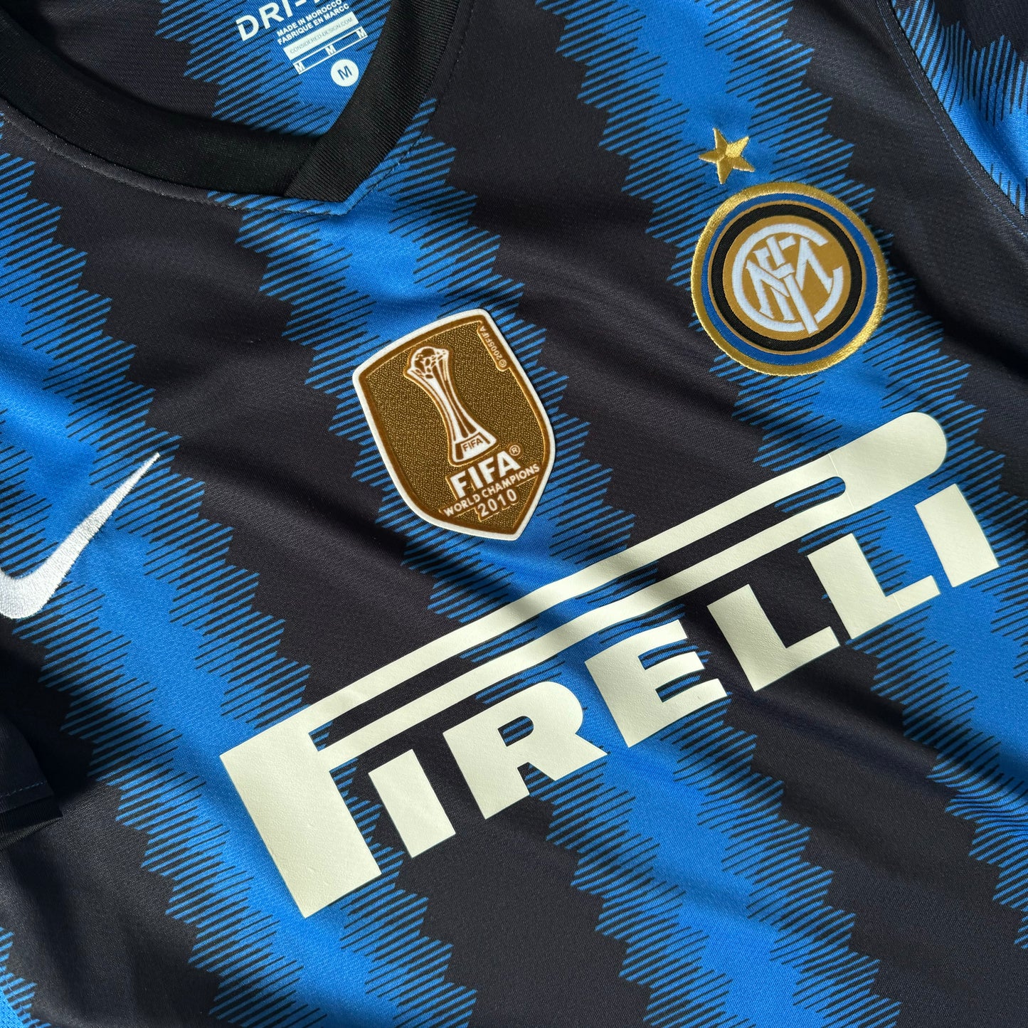 INTER DE MILÁN RETRO 2010/11 LOCAL + PARCHES