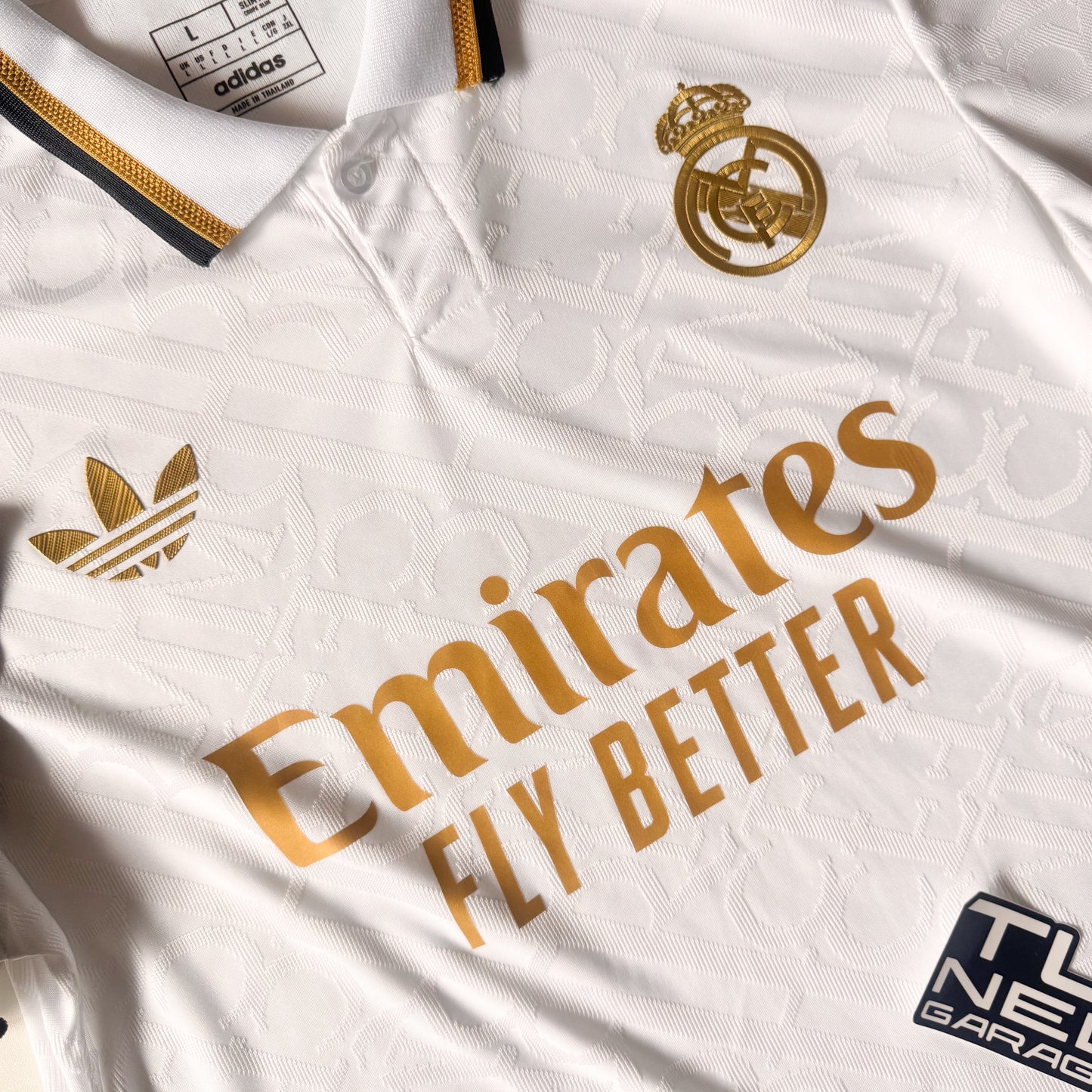 REAL MADRID WHITE POLO GOLDEN JERSEY 2023/24 AUTHENTIC VERSION