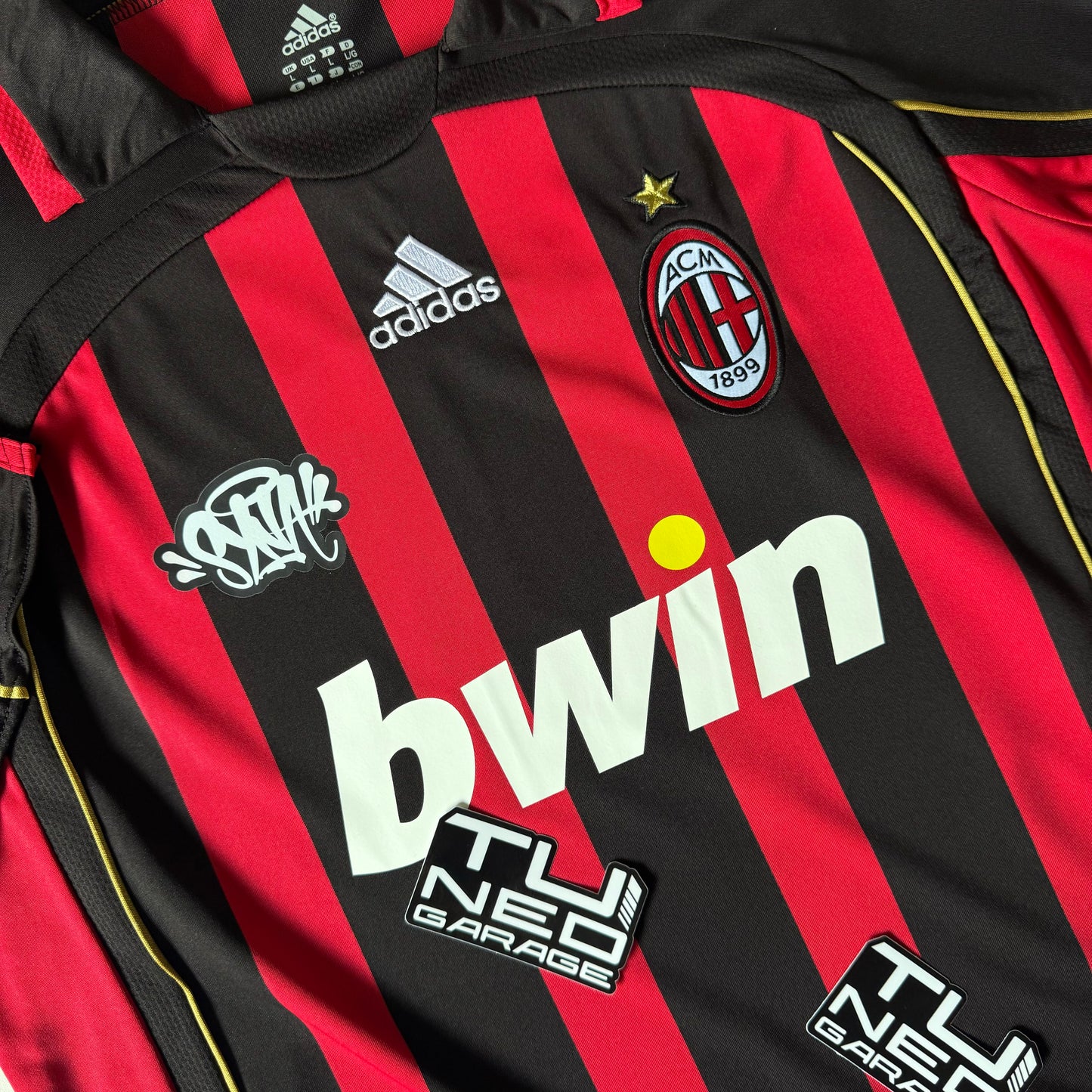 SYNA x AC MILAN (MAILLOT RÉTRO 2006/07 DOMICILE)