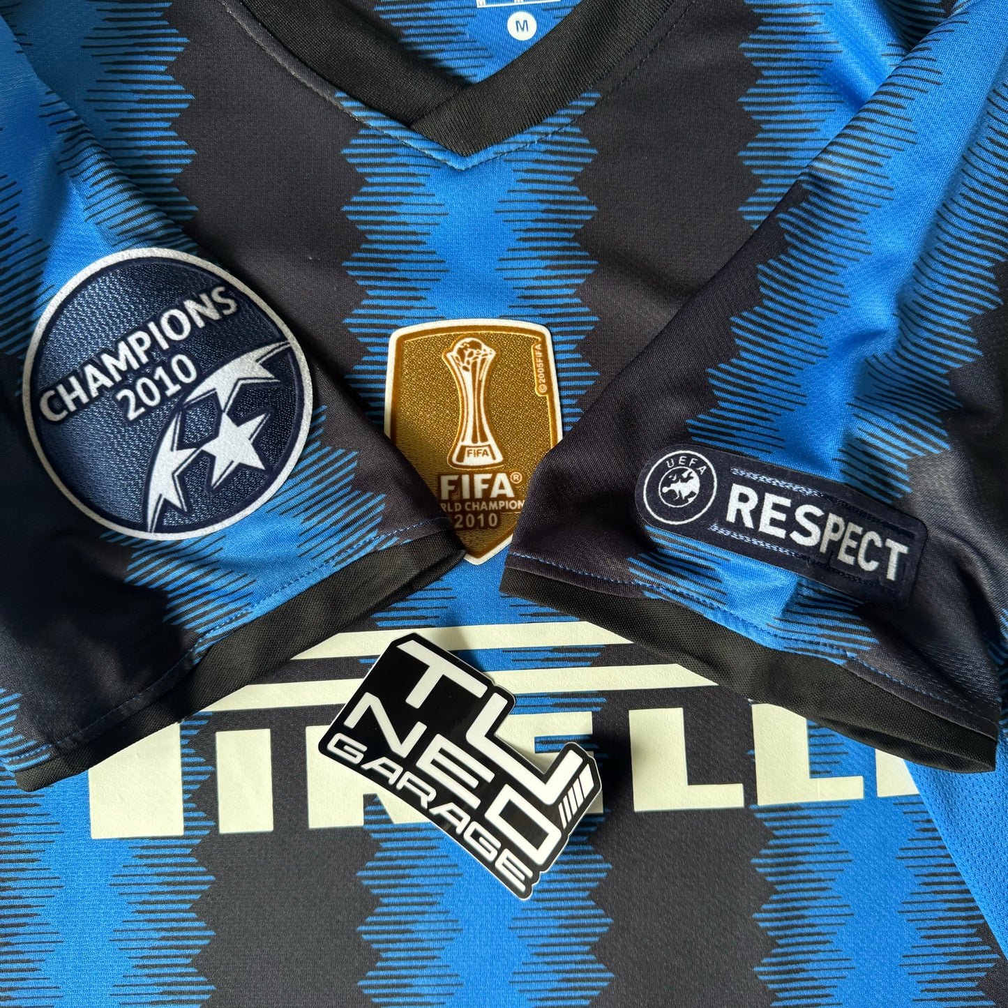 INTER DE MILÁN RETRO 2010/11 LOCAL + PARCHES