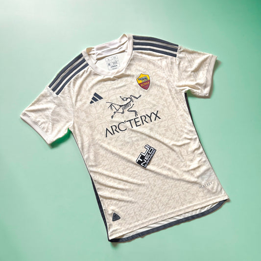 ARCTERYX x ROMA (MAILLOT EXTÉRIEUR 2023/24 VERSION SUPPORTER)